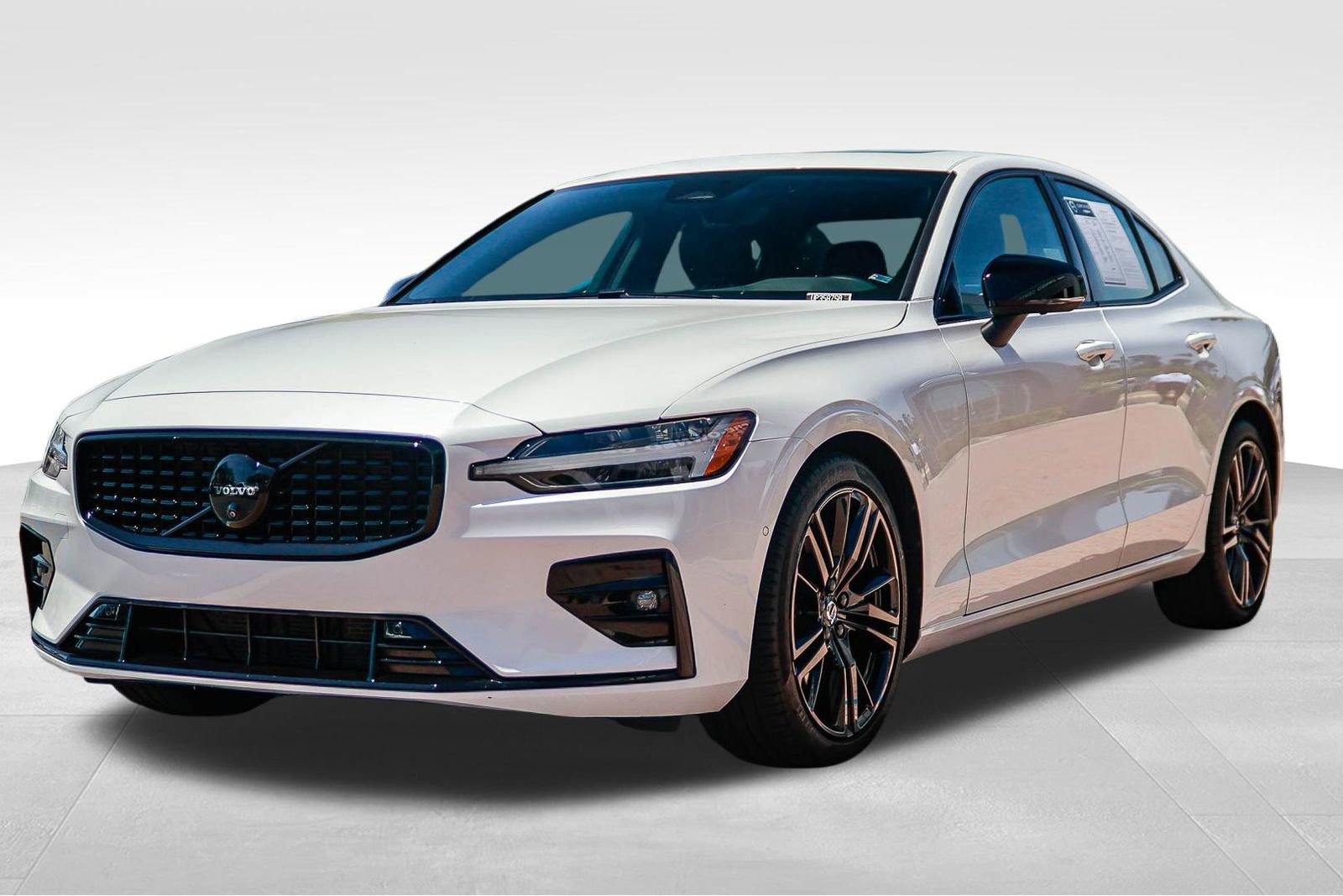 Used 2024 Volvo S60 B5 Plus FWD image 3