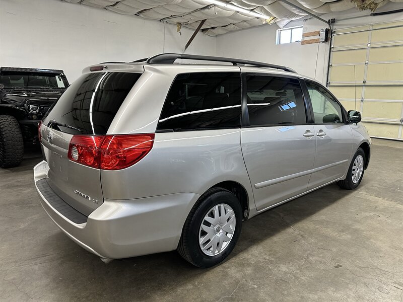 Used 2007 Toyota Sienna LE FWD image 3