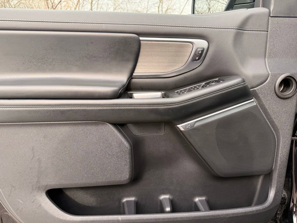 Used 2025 Ford Expedition Platinum image 28