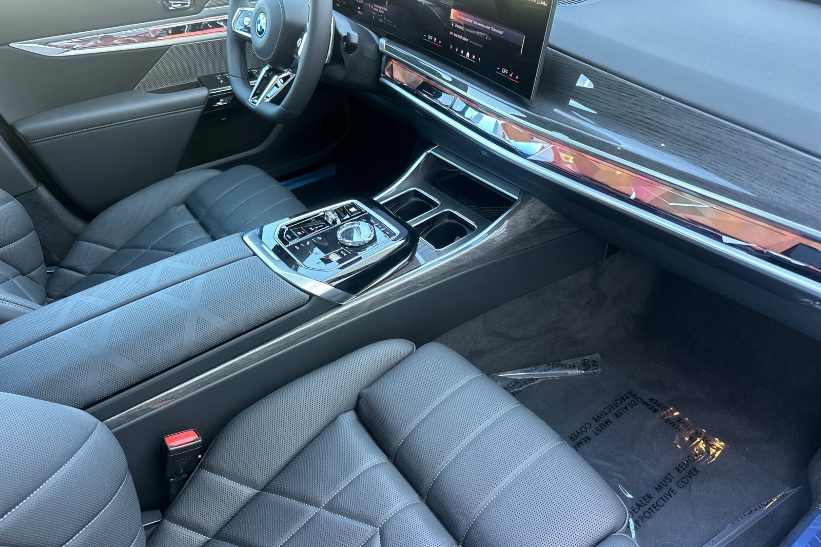 New 2026 BMW 750e xDrive AWD/4WD image 13