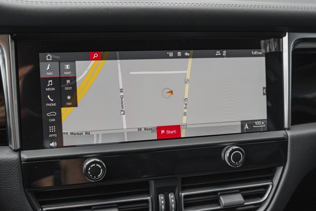 Used 2023 Porsche Macan Turbo image 15