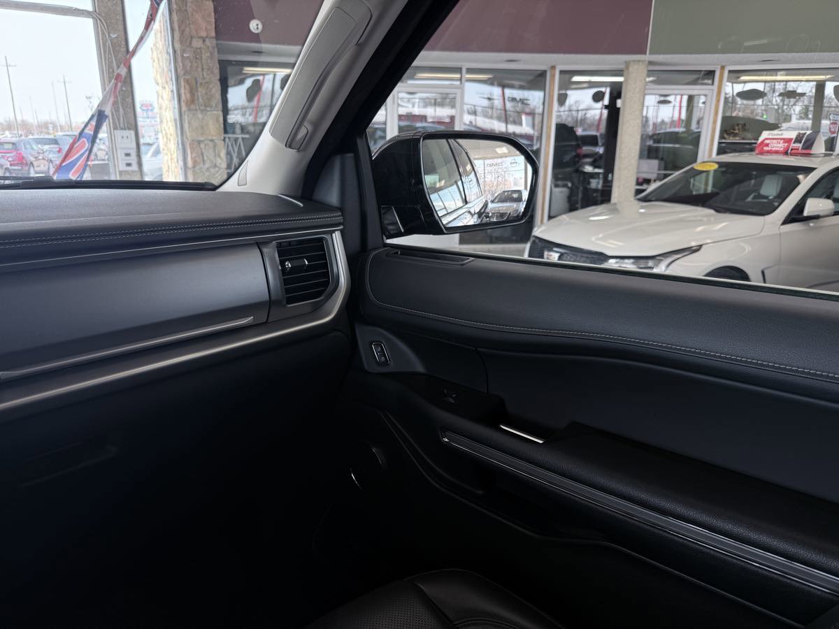 Used 2024 Ford Expedition XLT image 37