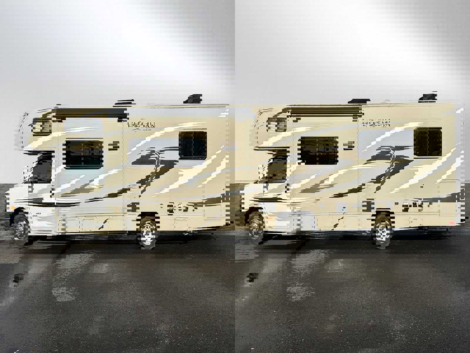 Used 2014 Chevrolet Express 4500 w/ RV Package image 4