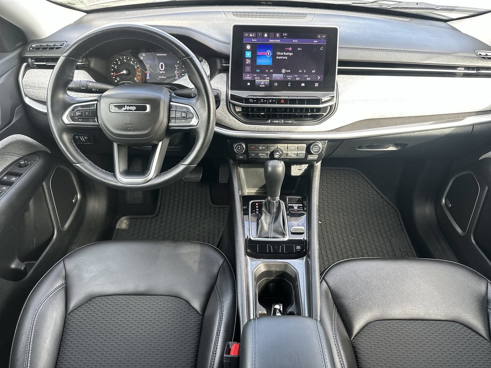 Used 2022 Jeep Compass Latitude w/ Sun and Sound Group AWD/4WD image 18