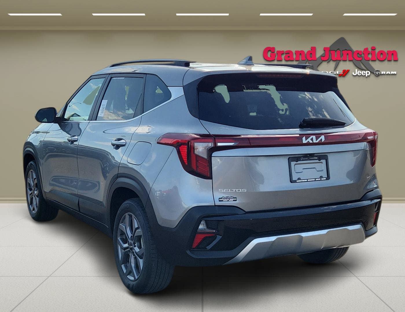 Used 2024 Kia Seltos S AWD/4WD image 5