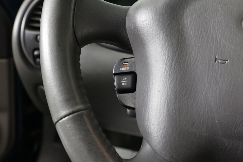 Used 2002 Oldsmobile Alero GL w/ Sun & Sound Pkg FWD image 32