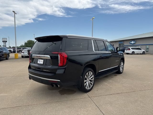 Used 2022 GMC Yukon XL Denali AWD/4WD image 7
