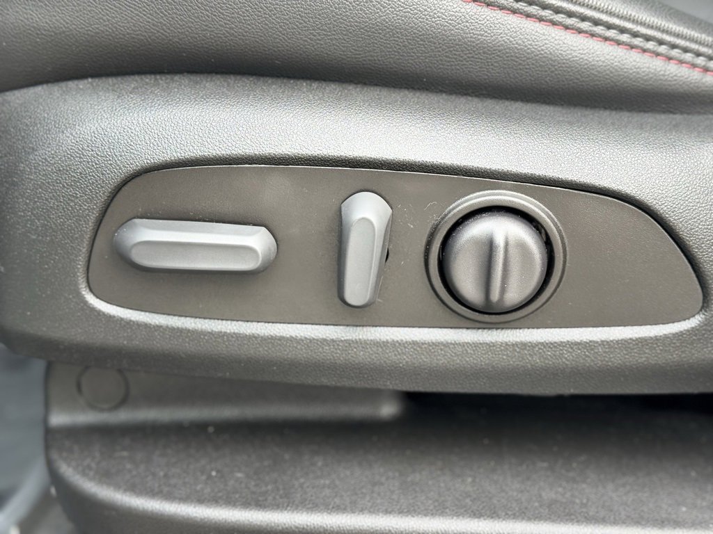 Used 2023 Chevrolet Traverse RS image 22