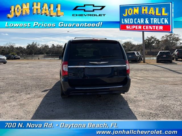 Used 2014 Chrysler Town & Country Touring image 10