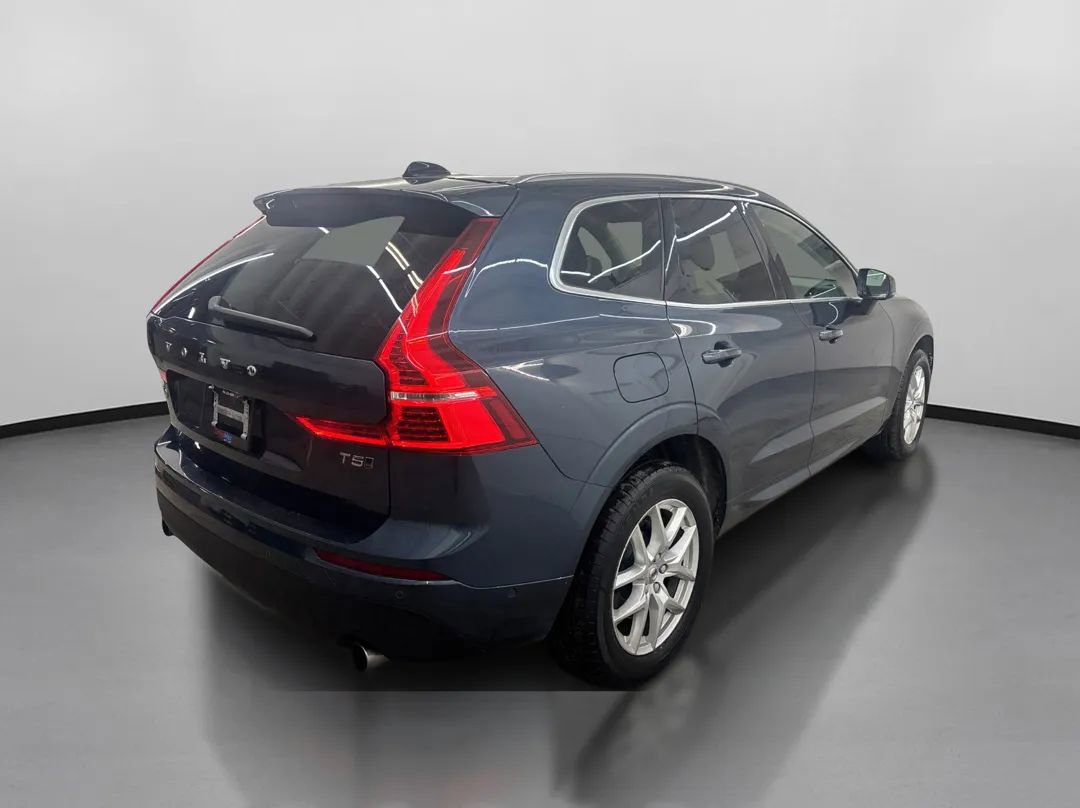 Used 2019 Volvo XC60 T5 Momentum w/ Multimedia Package image 10
