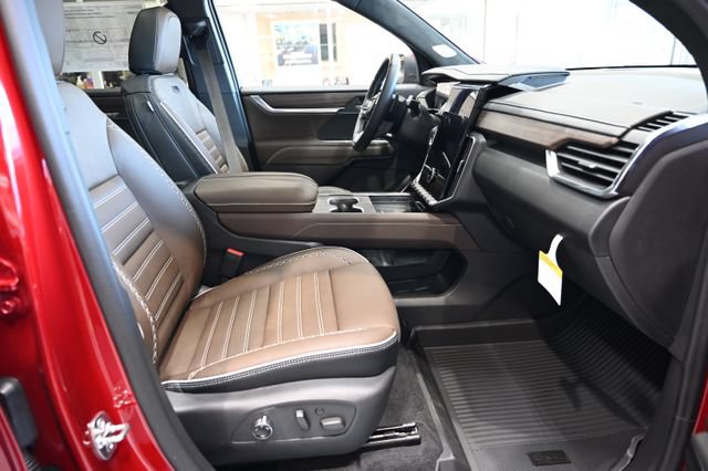 New 2026 GMC Acadia Denali Ultimate w/ LPO, Floor Liner Package AWD/4WD image 10