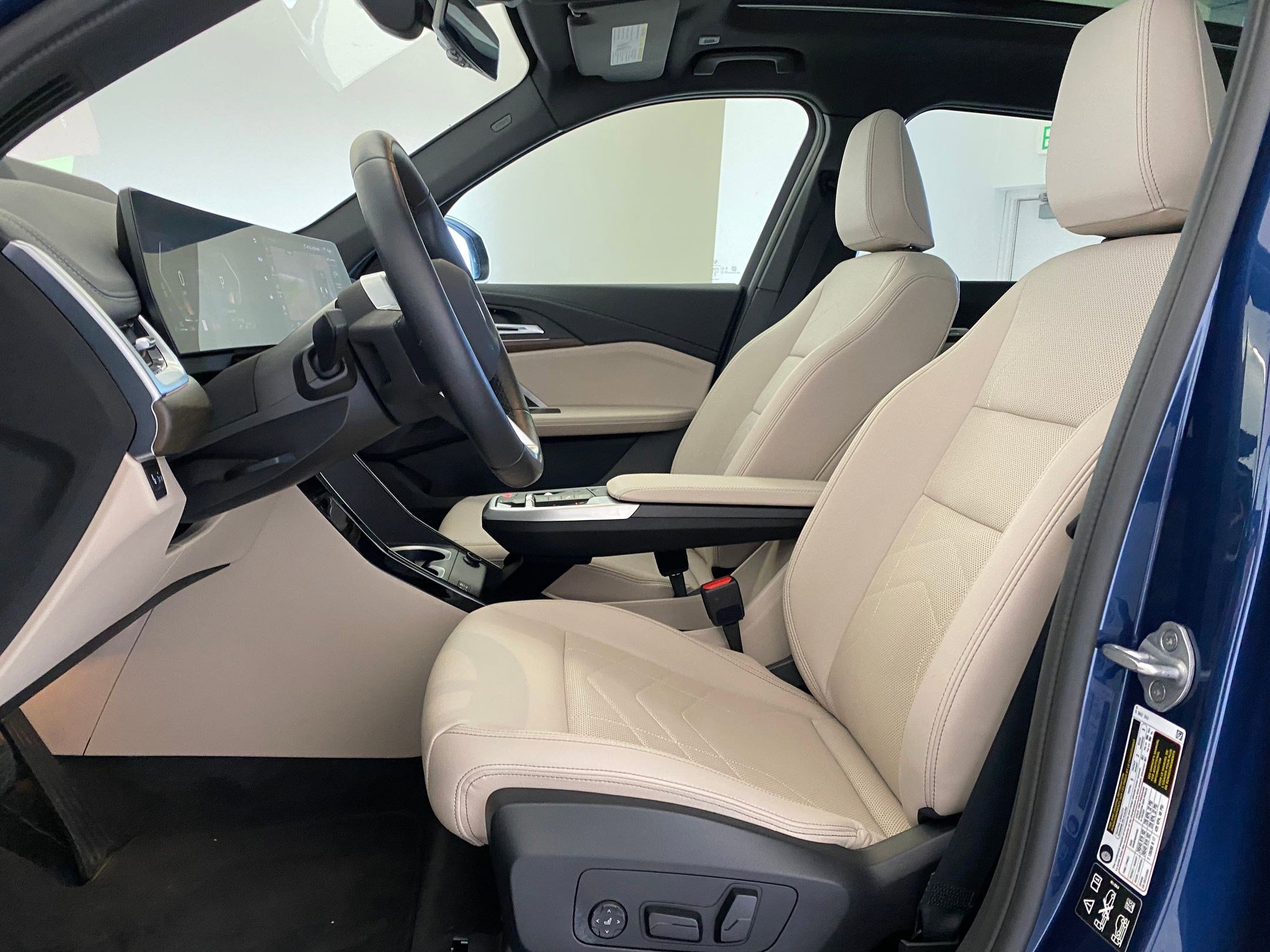 Used 2025 BMW X1 xDrive28i w/ Premium Package image 4