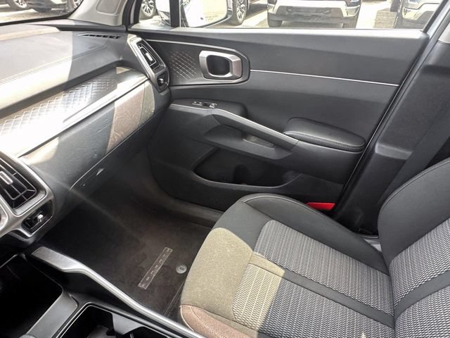 Used 2023 Kia Sorento LX FWD image 31