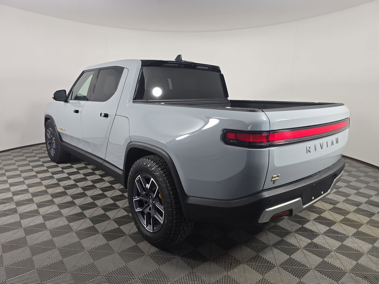 Used 2023 Rivian R1T Adventure AWD/4WD image 3