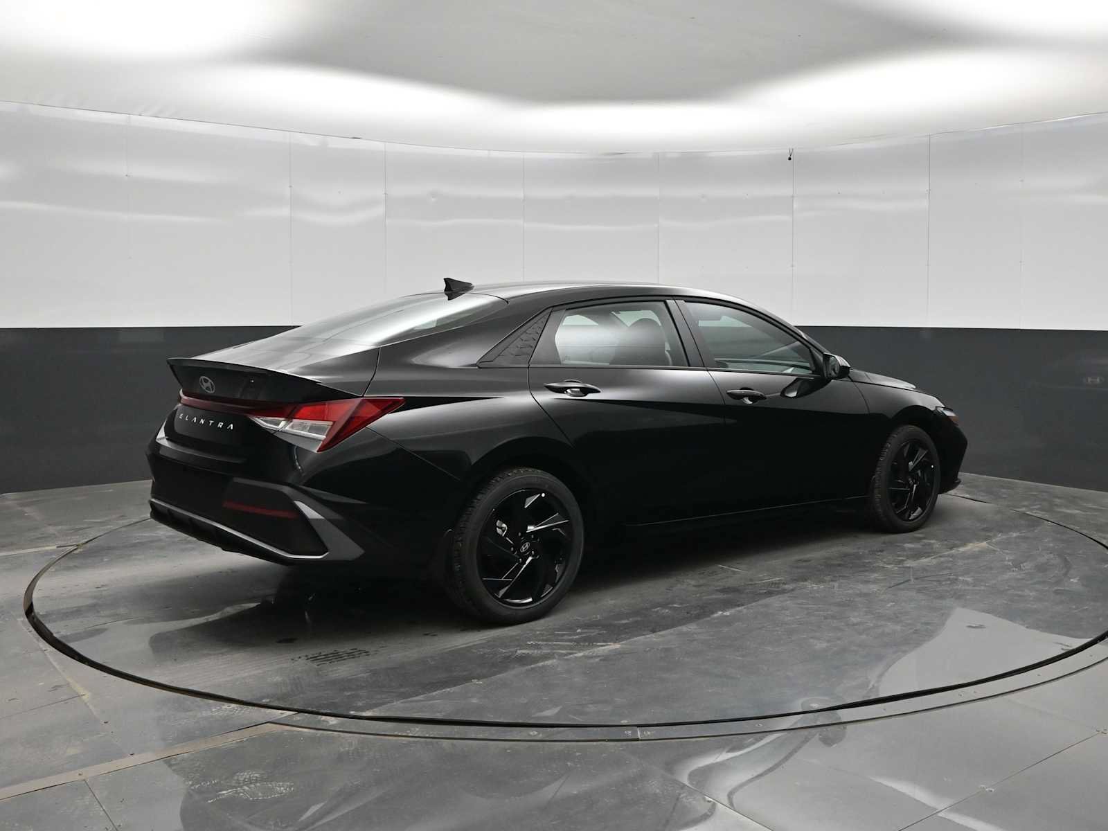 New 2026 Hyundai Elantra SEL Sport FWD image 7