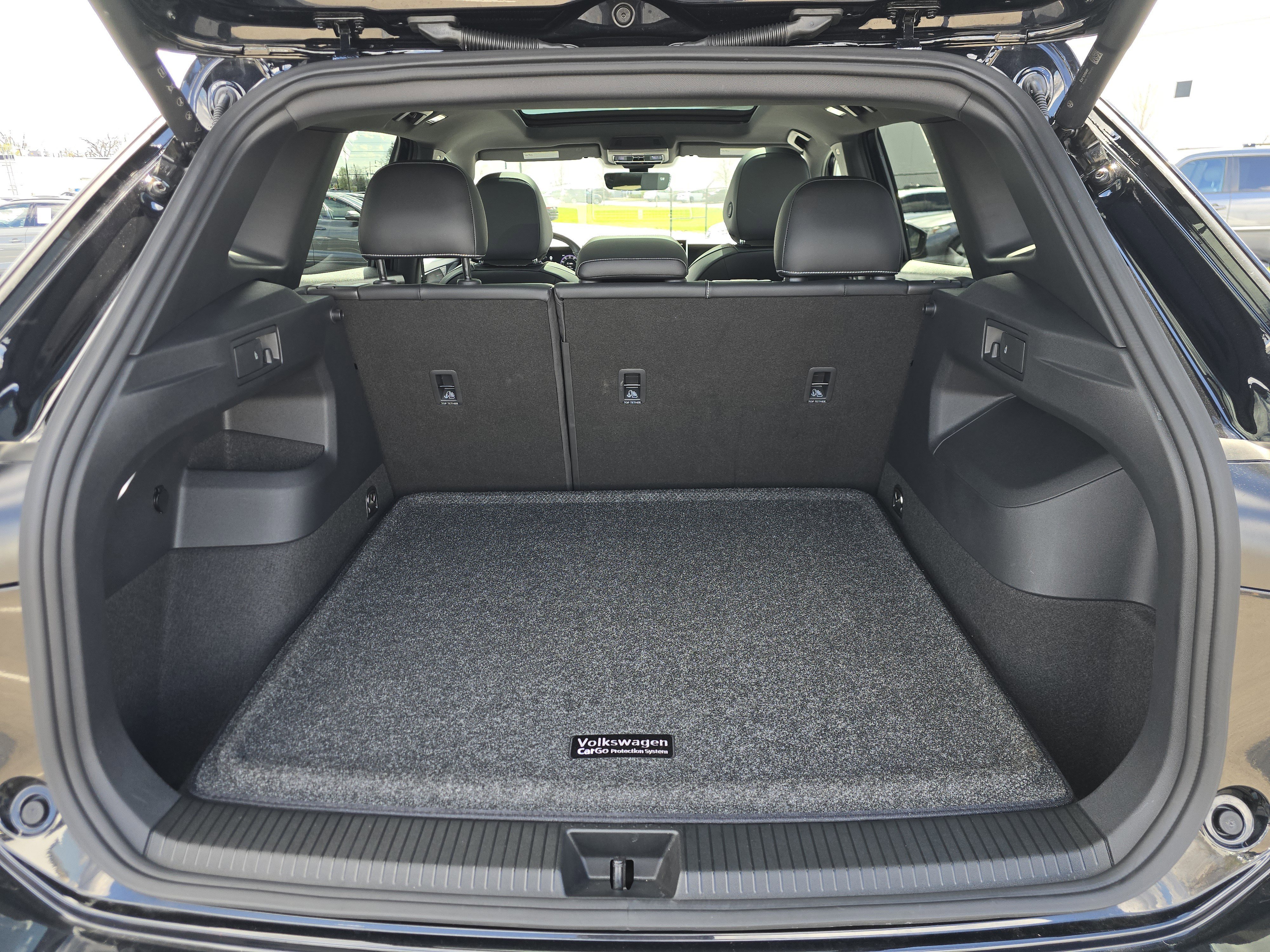 New 2025 Volkswagen Tiguan SE R-Line image 17