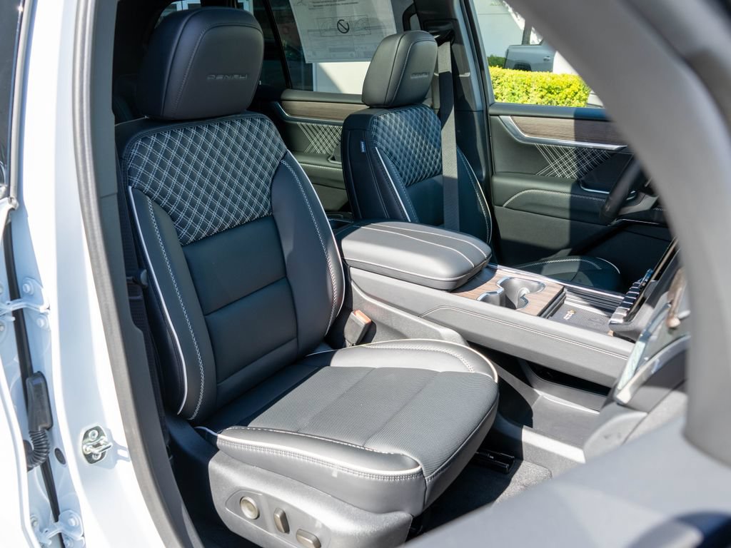 New 2026 GMC Acadia Denali w/ Super Cruise Package AWD/4WD image 9