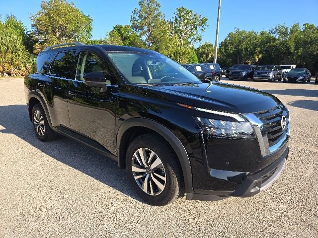 Used 2025 Nissan Pathfinder SL AWD/4WD image 7