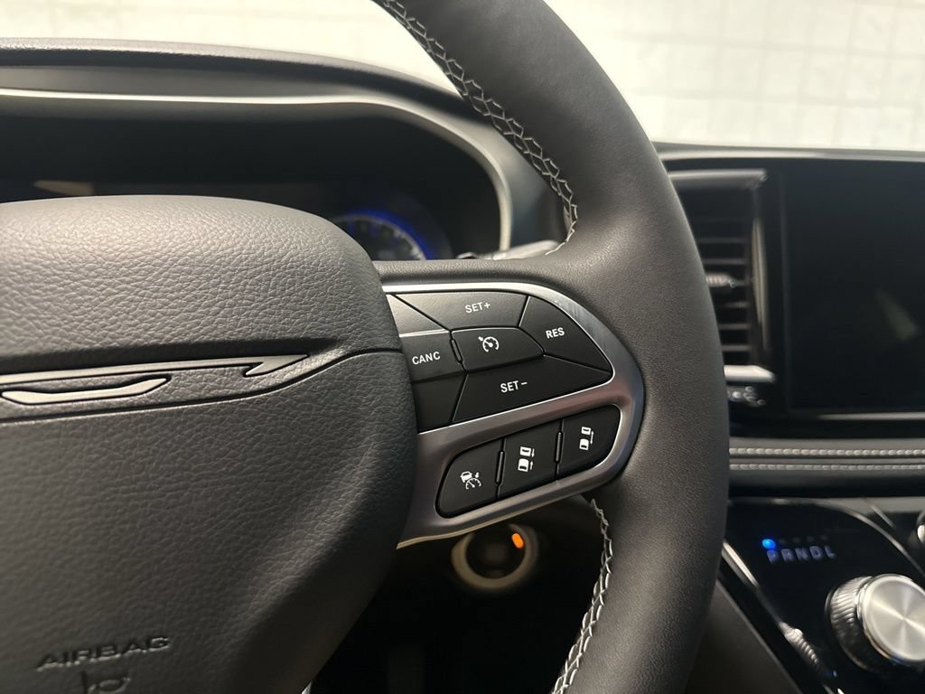 New 2027 Chrysler Pacifica Select AWD/4WD image 35