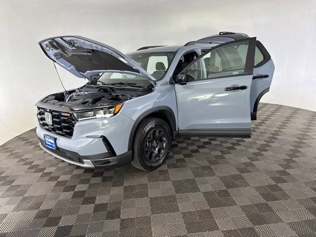 Used 2024 Honda Pilot TrailSport image 13