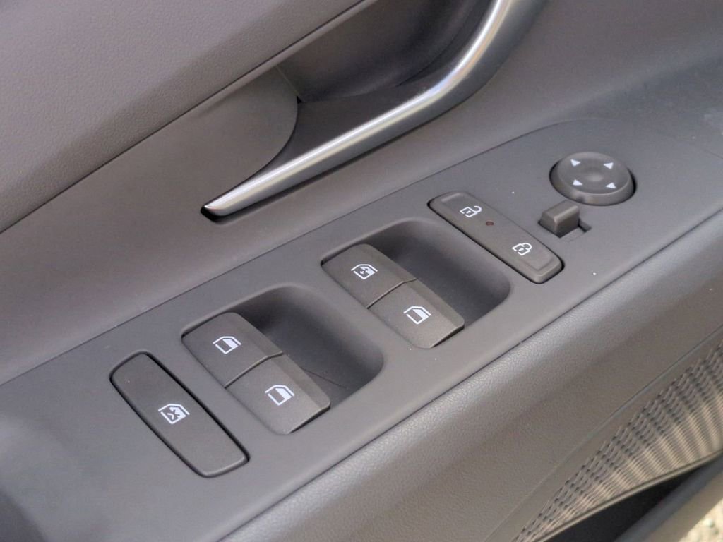 Certified 2025 Hyundai Elantra Sport FWD image 11