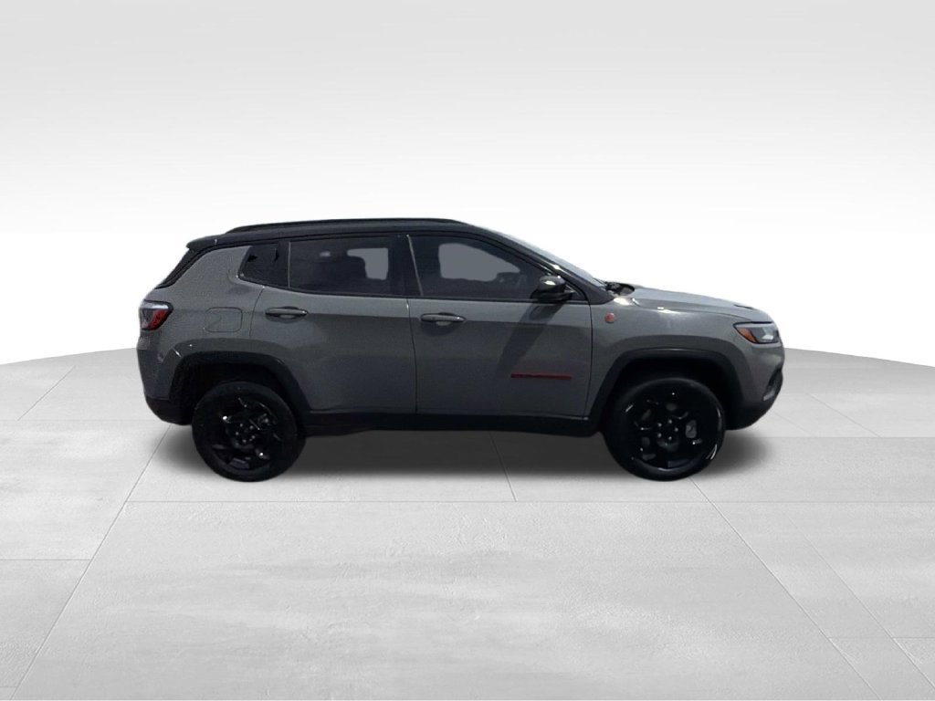 Used 2024 Jeep Compass Trailhawk AWD/4WD image 2