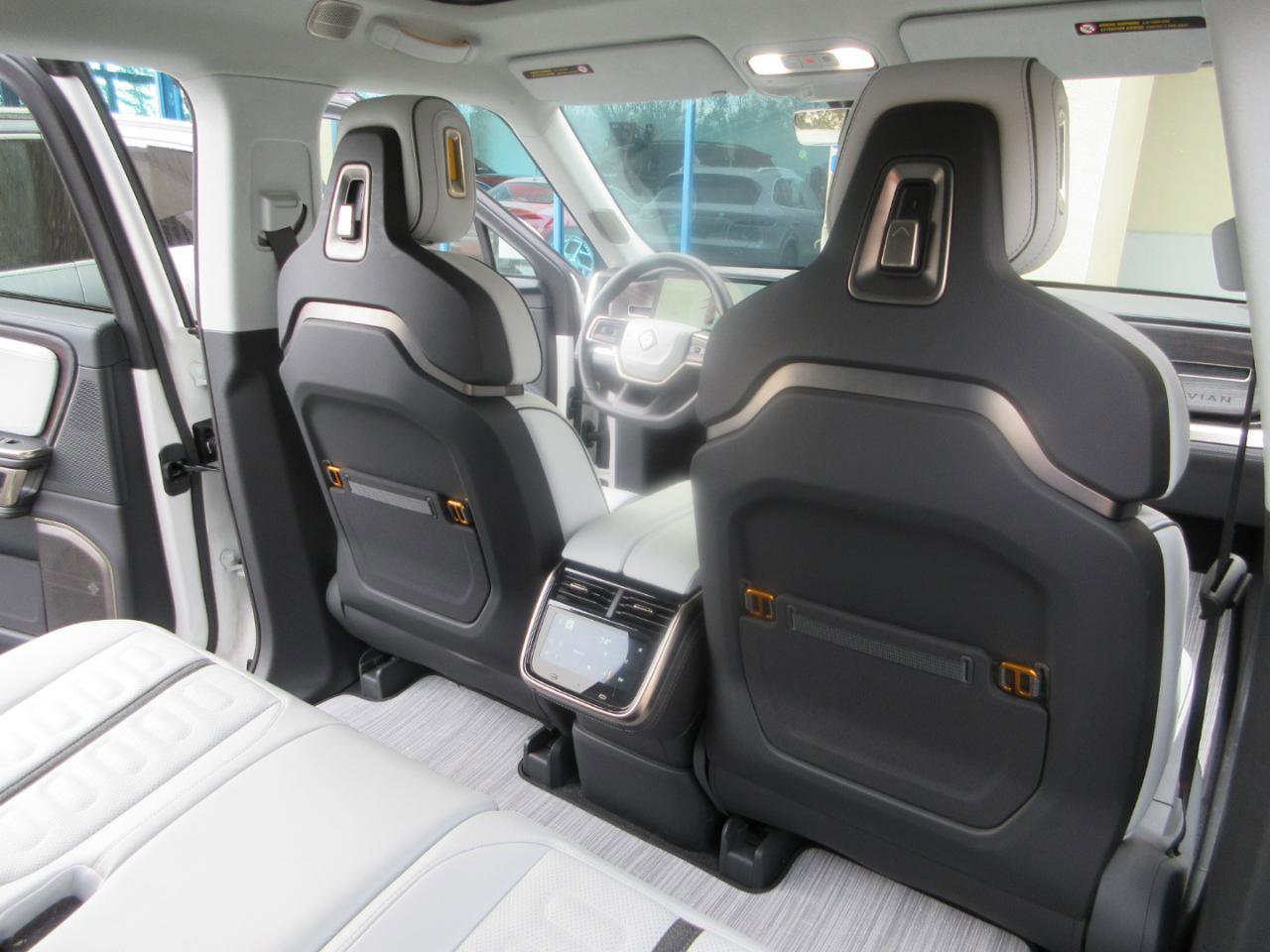 Used 2023 Rivian R1S Launch Edition image 34