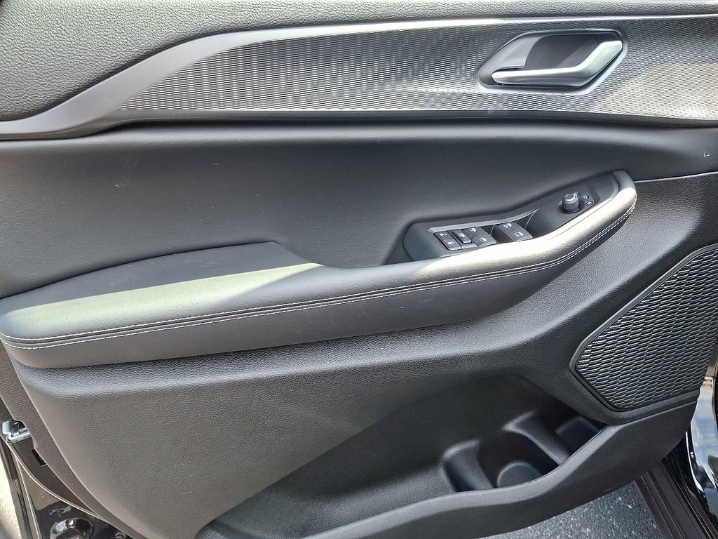 New 2025 Jeep Grand Cherokee L Laredo w/ Luxury Tech Group I image 37