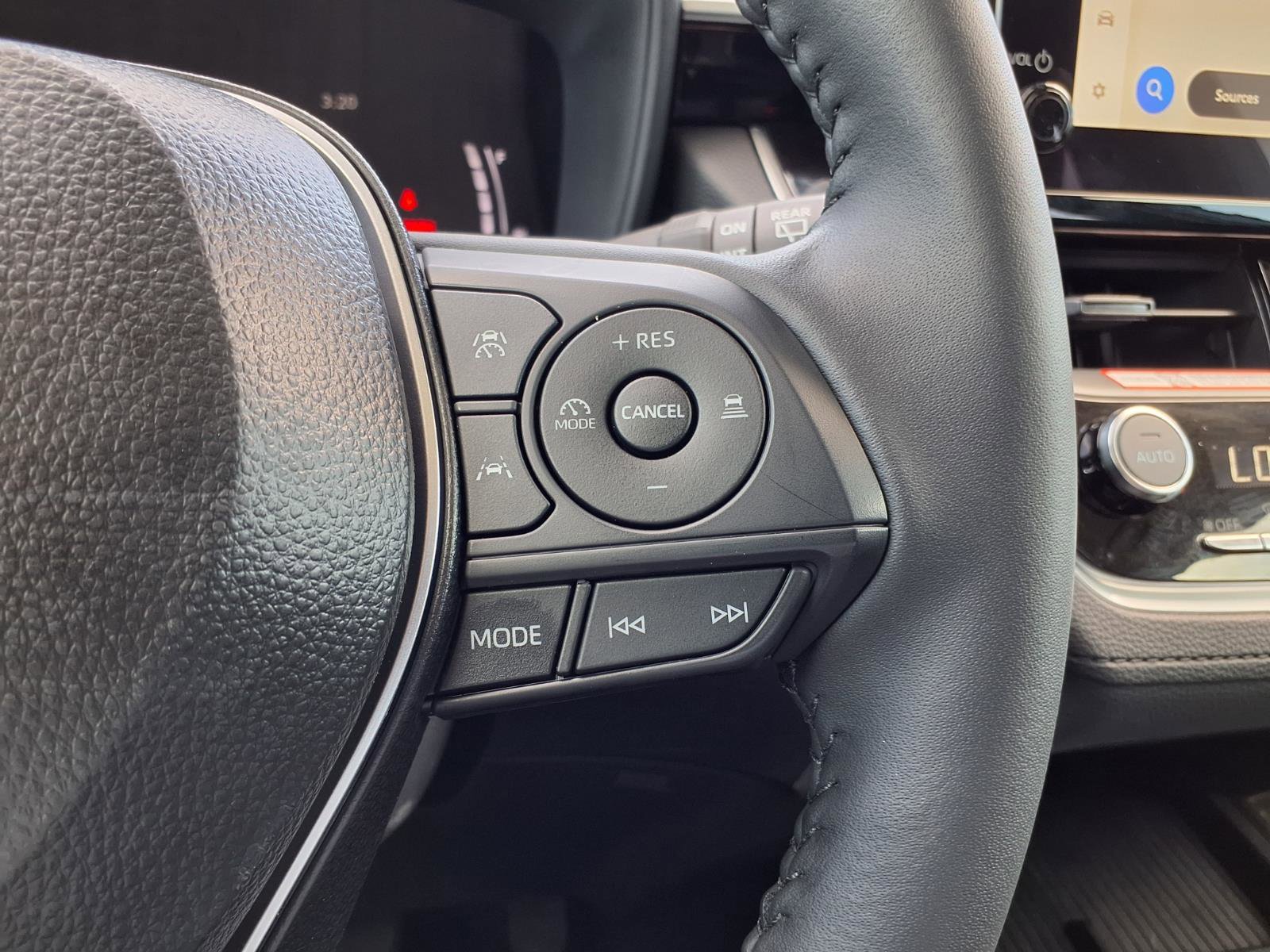 Used 2026 Toyota Corolla Cross LE image 20