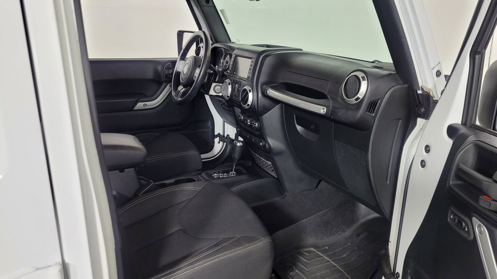 Used 2018 Jeep Wrangler Unlimited Sahara image 28