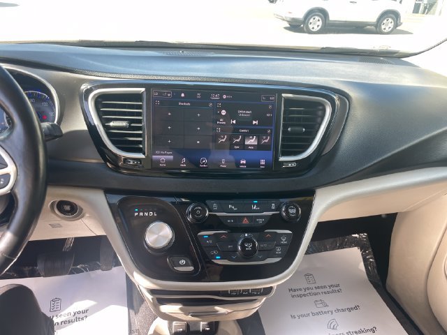 Used 2021 Chrysler Pacifica Touring-L FWD image 12