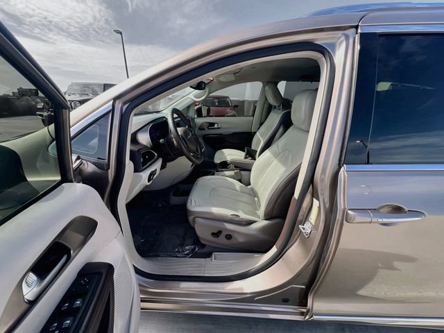 Used 2018 Chrysler Pacifica Touring-L Plus w/ Advanced Safetytec Group FWD image 10