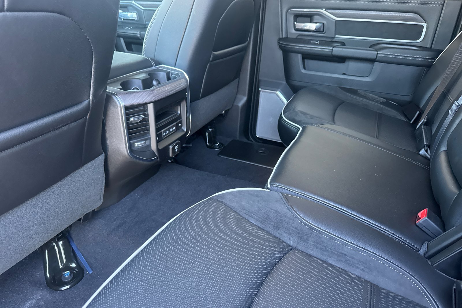 New 2026 RAM 3500 Laramie AWD/4WD image 11