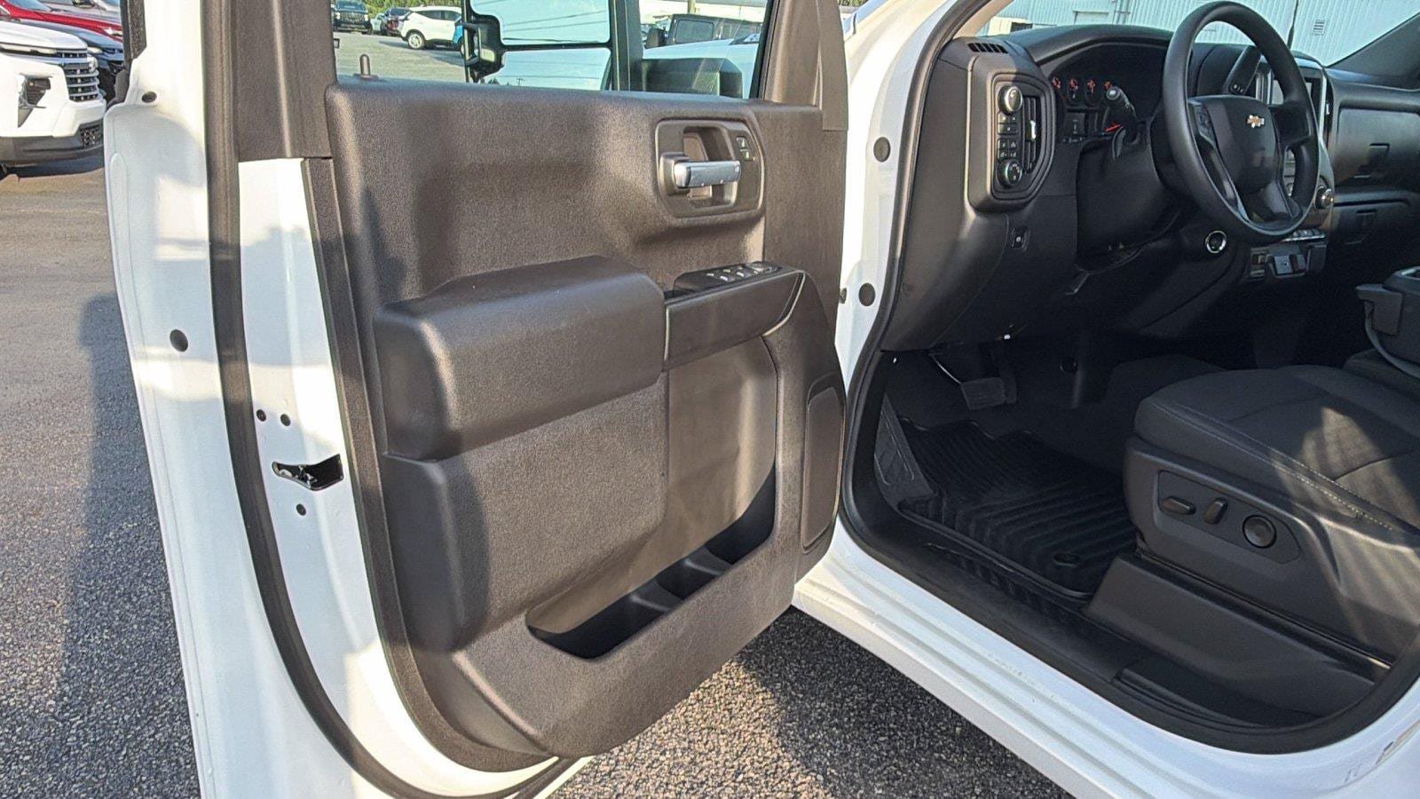 New 2026 Chevrolet Silverado 2500 Custom w/ Custom Value Package AWD/4WD image 13