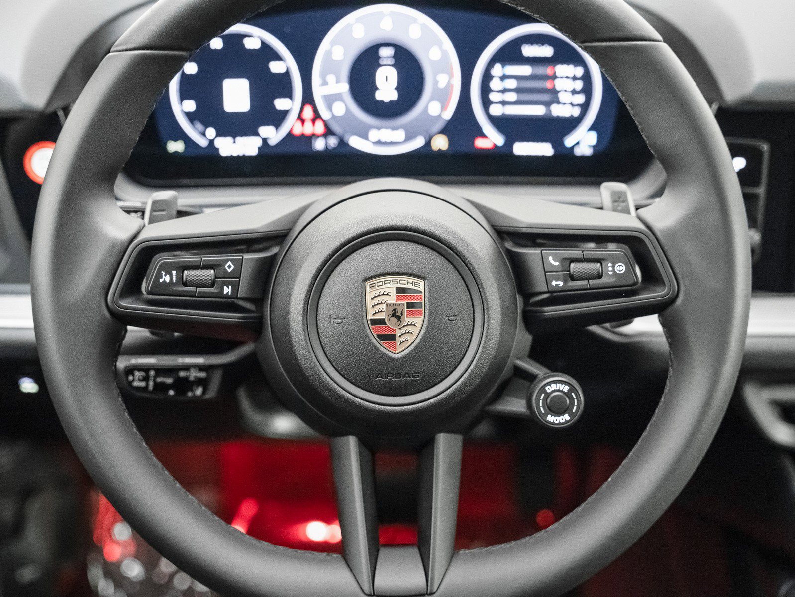 Certified 2025 Porsche Cayenne Coupe image 16