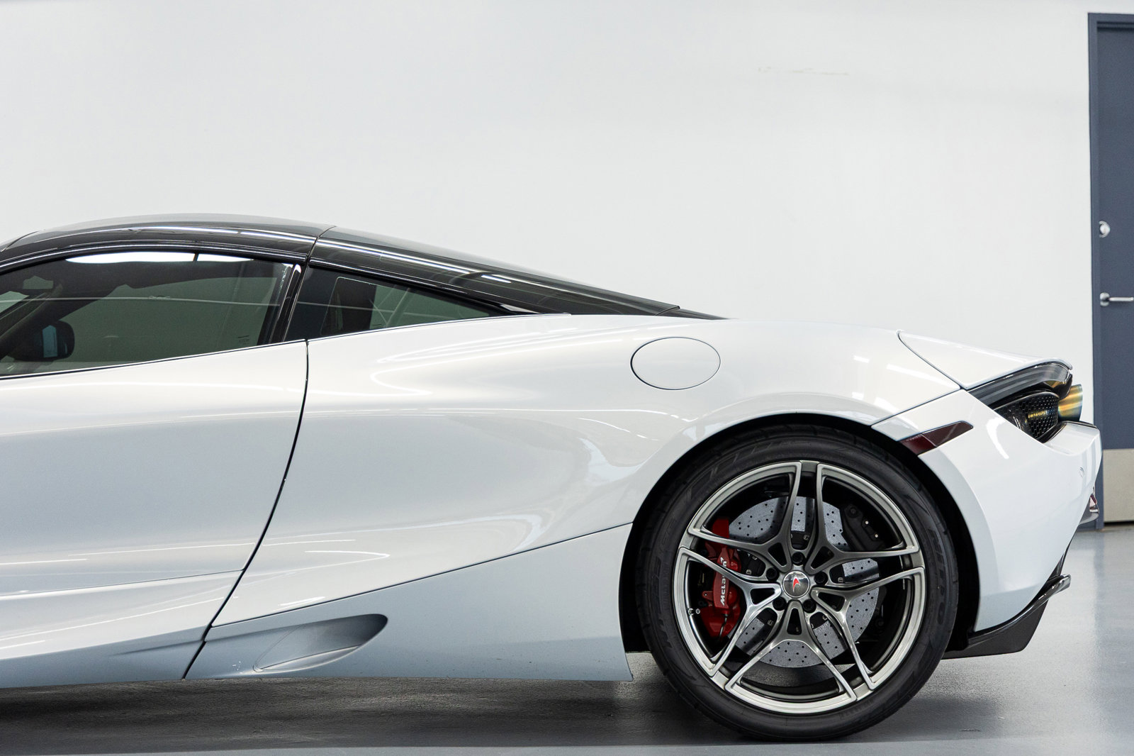 Used 2018 McLaren 720S image 19
