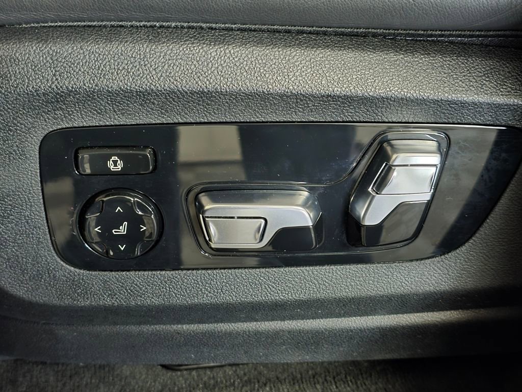 Certified 2024 BMW X7 M60i w/ Executive Package image 20