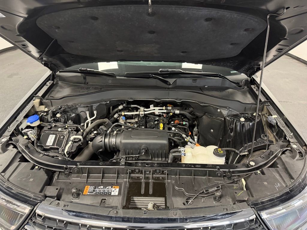 Used 2023 Ford Explorer XLT w/ Equipment Group 202A AWD/4WD image 19