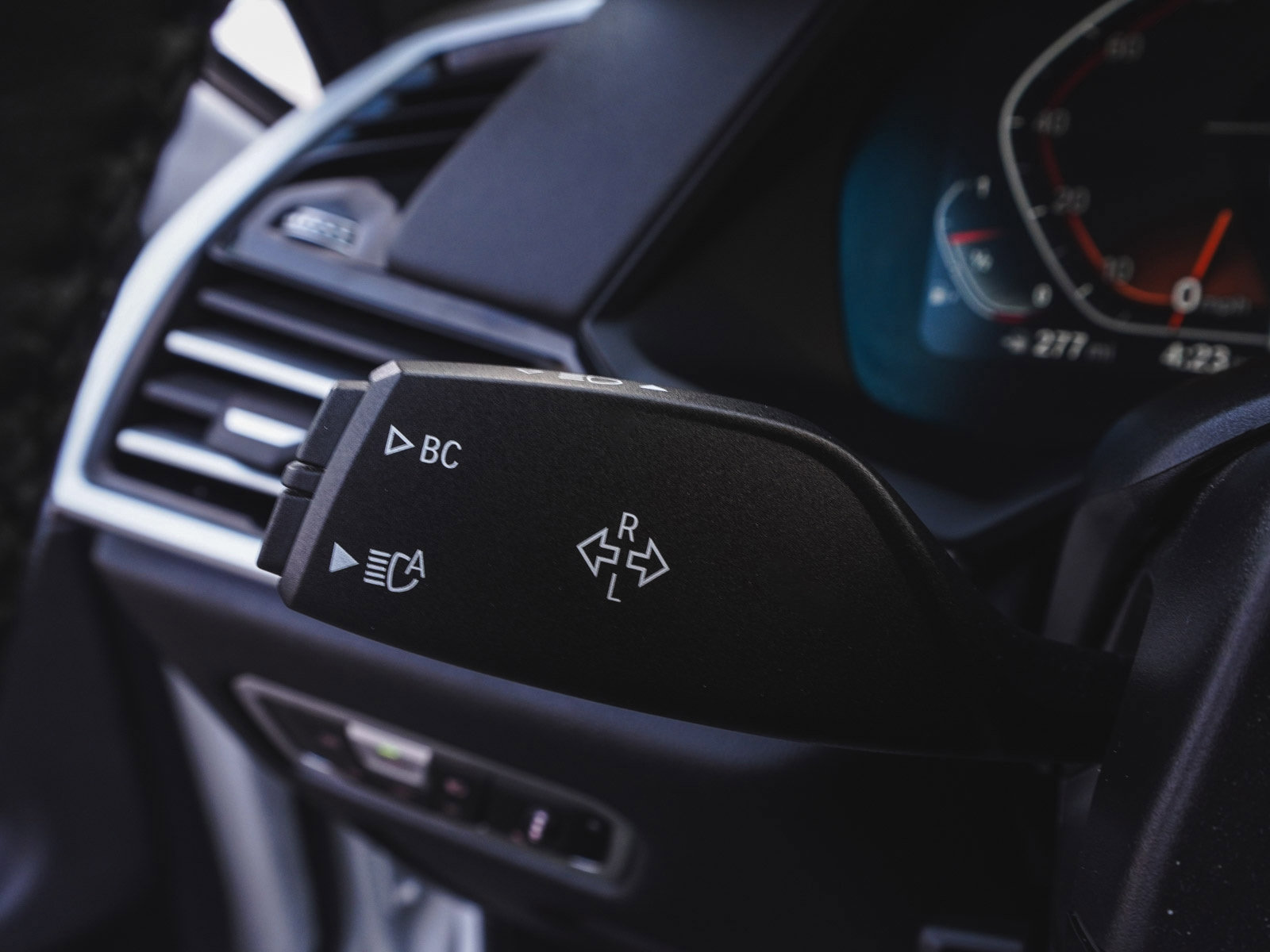 Used 2023 BMW X6 xDrive40i w/ M Sport Package image 21