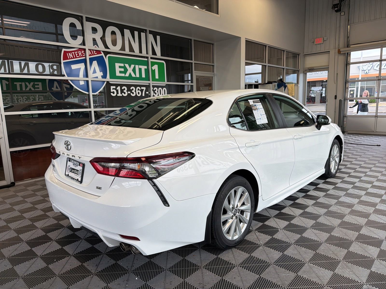 Used 2024 Toyota Camry SE FWD image 6