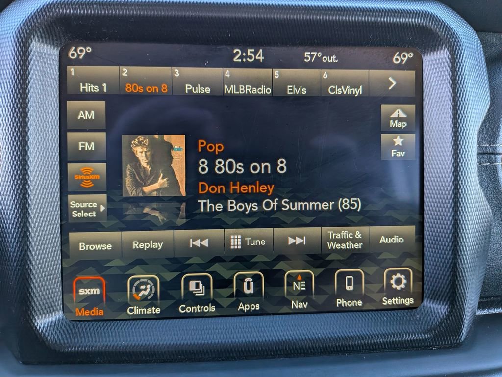 Used 2022 Jeep Wrangler Unlimited Sahara image 25