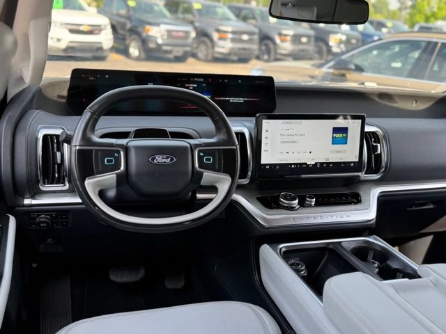 Certified 2025 Ford Expedition Platinum AWD/4WD image 7