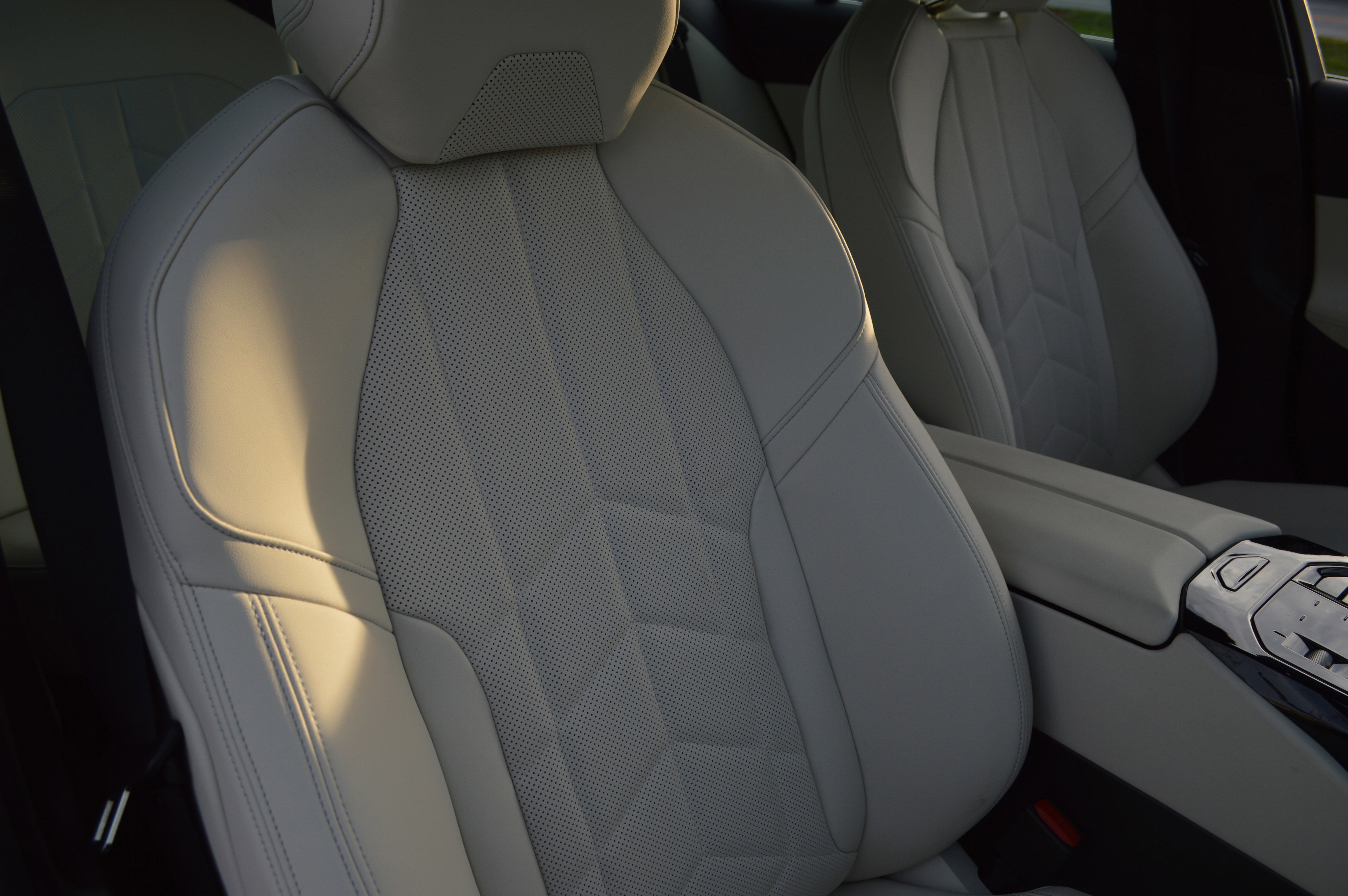 Used 2025 BMW 530i xDrive w/ Premium Package image 37