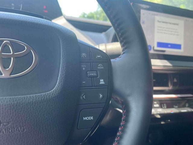 Used 2025 Toyota Prius Plug-In Hybrid FWD image 23