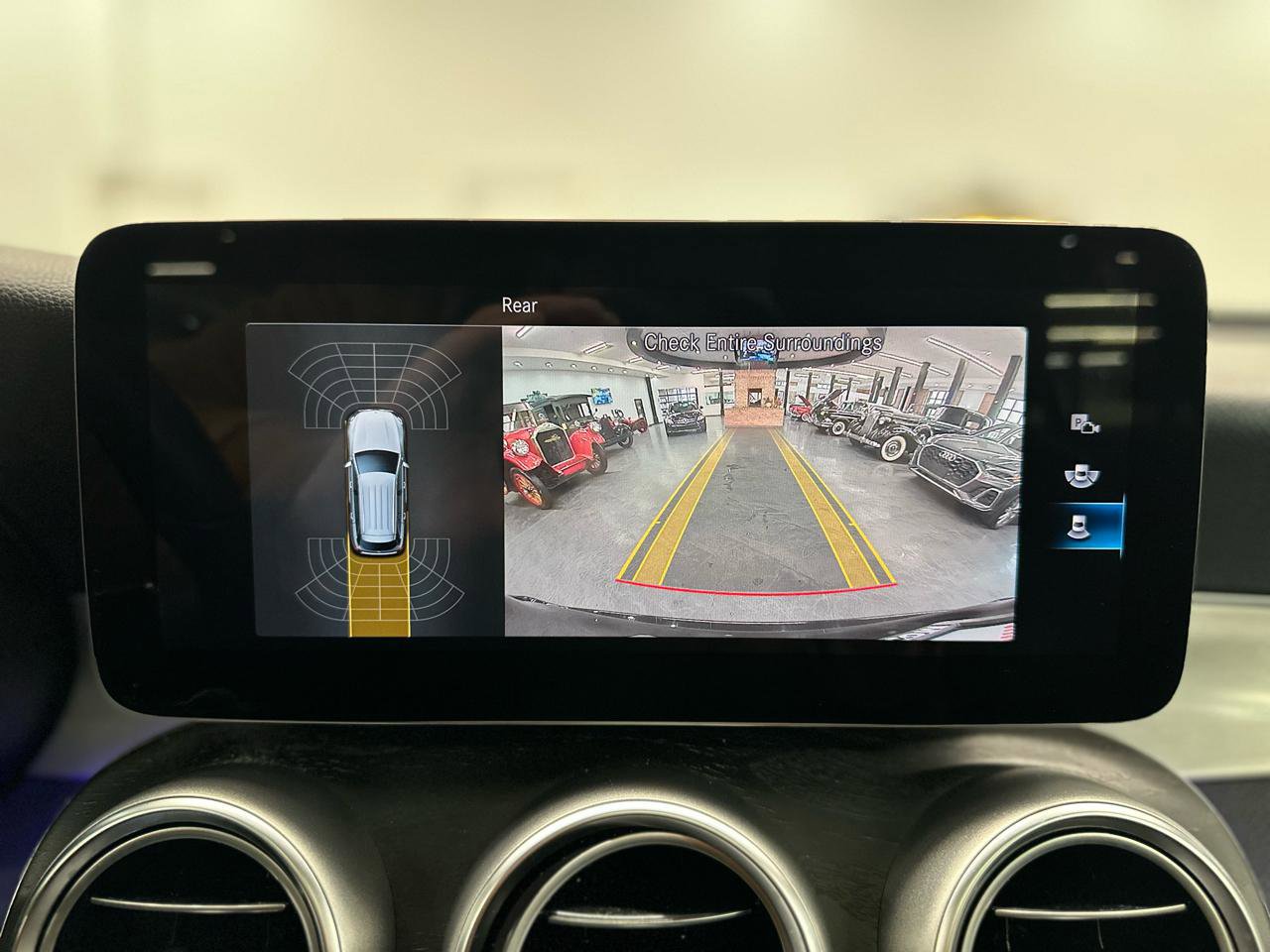 Used 2021 Mercedes-Benz GLC 300 4MATIC w/ Premium Package image 32