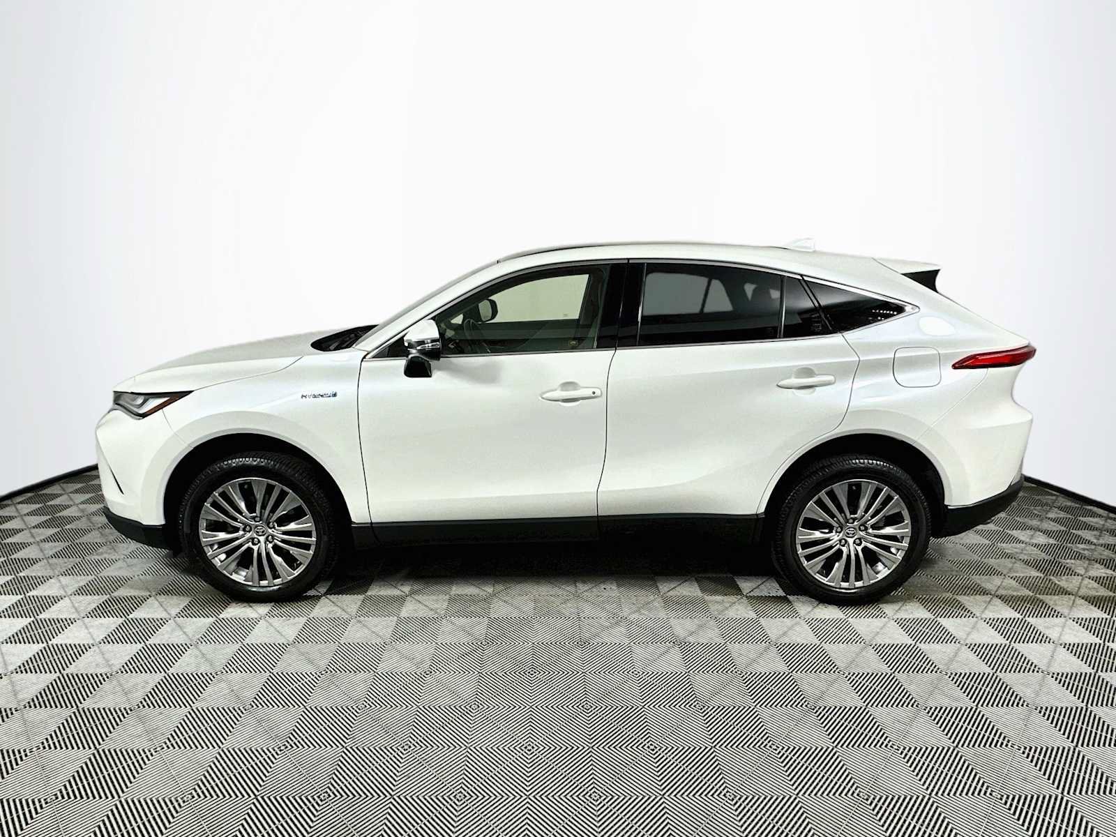 Used 2021 Toyota Venza Limited w/ Advanced Technology Package AWD/4WD image 4