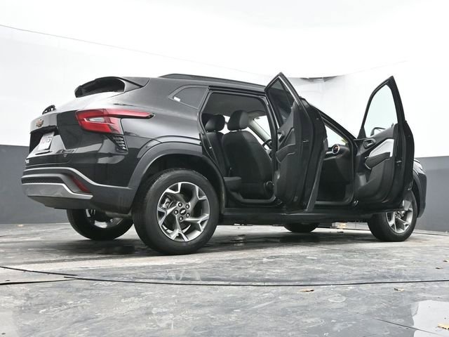 Used 2025 Chevrolet Trax LT image 73