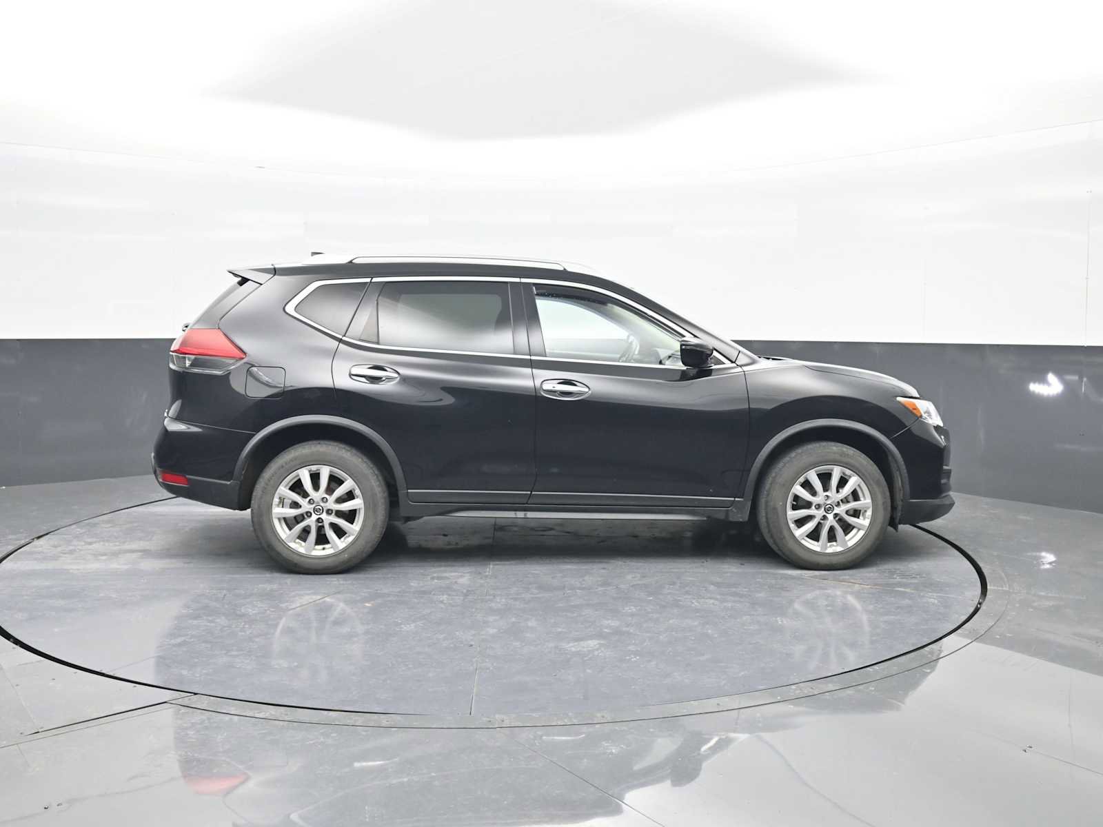 Used 2020 Nissan Rogue SV image 9