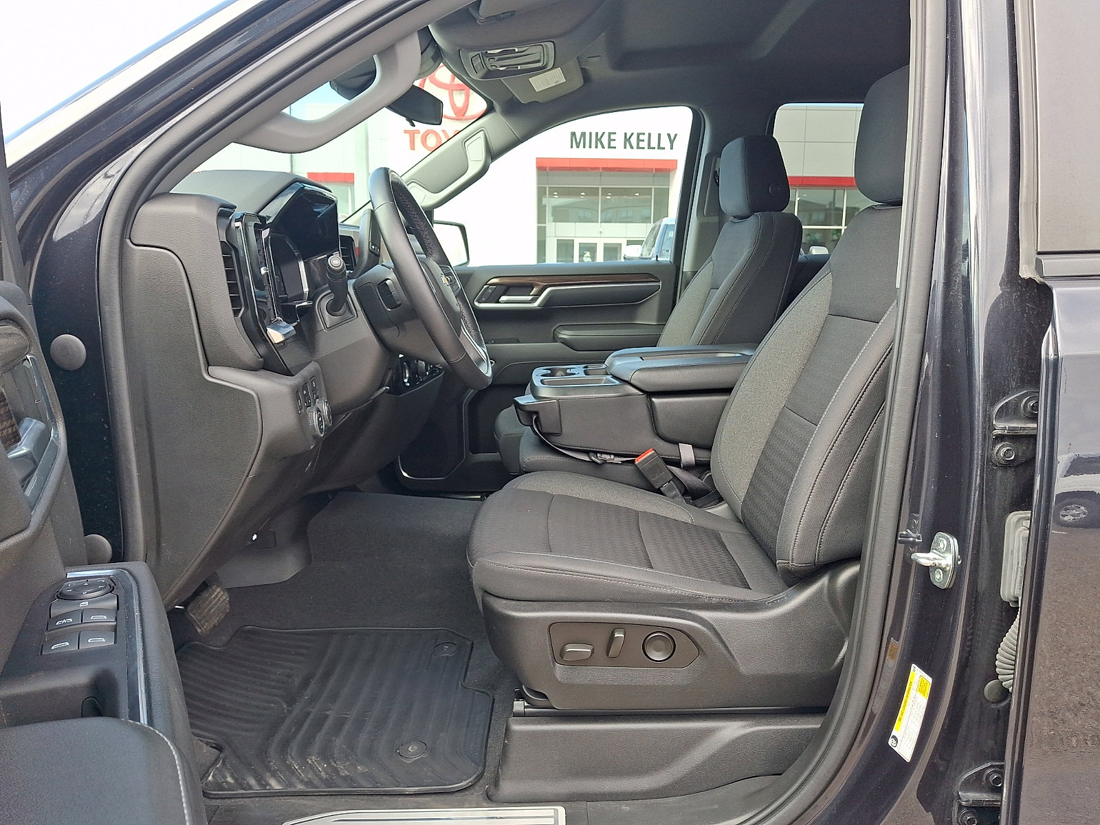 Used 2022 Chevrolet Silverado 1500 LT AWD/4WD image 14