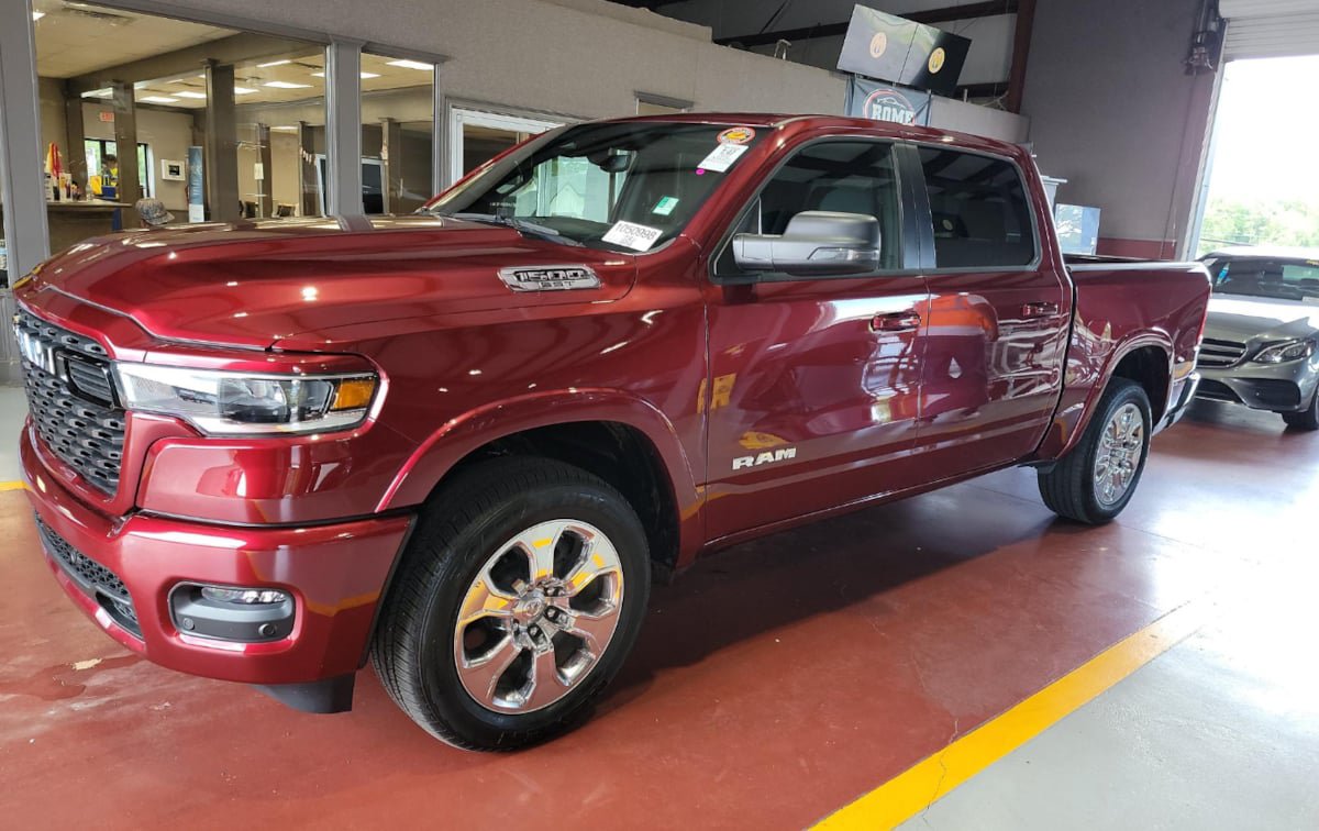 Used 2025 RAM 1500 Big Horn AWD/4WD image 3